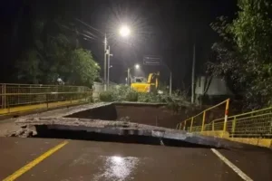 Cena de estragos causados por temporal no RS.