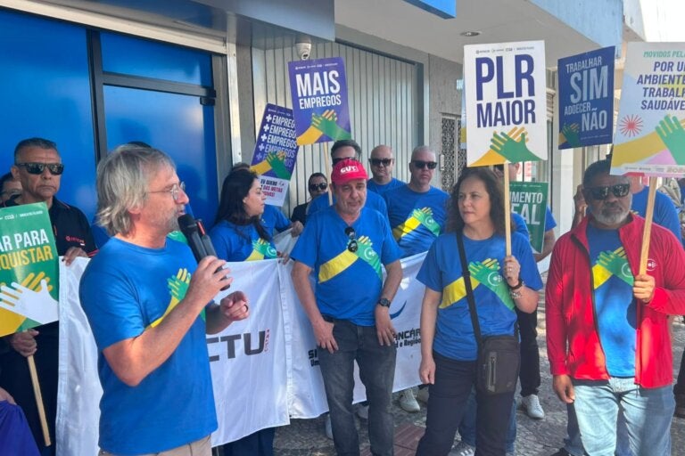 Caravana dos bancários mobiliza categoria e leva campanha salarial às agências de Umuarama