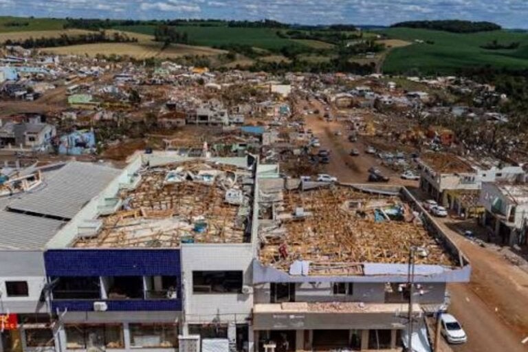 Frente fria leva risco de tornados ao Sul e coloca Paraná em alerta para ventos de até 80 km/h