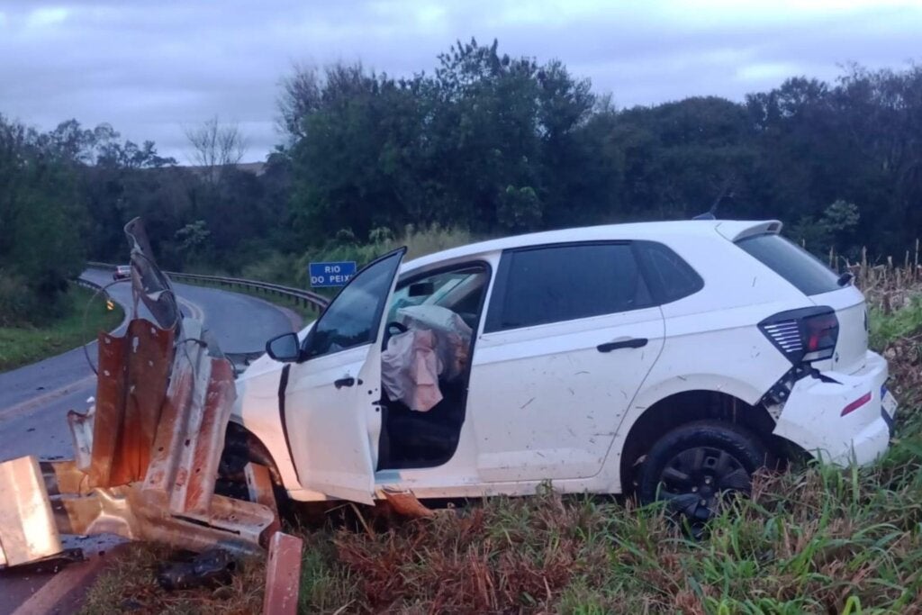 Carro é encontrado abandonado após acidente na PR-581, em Assis Chateaubriand