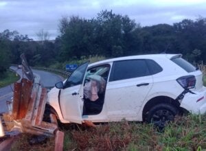 Carro é encontrado abandonado após acidente na PR-581, em Assis Chateaubriand