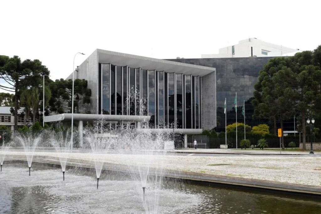 Projeto que obriga hospitais a informar dados sobre abortos volta a ser discutido no Paraná