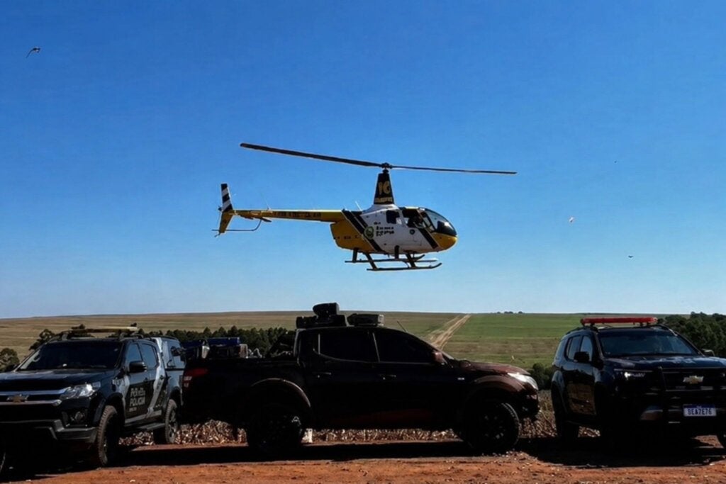 Vídeo mostra perseguição aérea a caminhonete com quase meia tonelada de maconha na PR-323