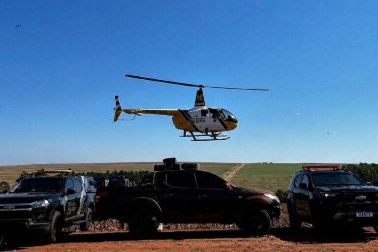 Vídeo mostra perseguição aérea a caminhonete com quase meia tonelada de maconha na PR-323