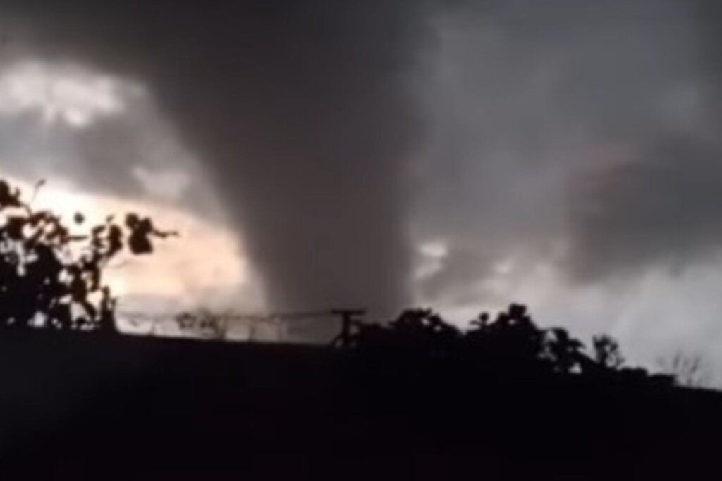 Vídeo mostra tornado que devastou cidades no Rio Grande do Sul e deixou sete feridos