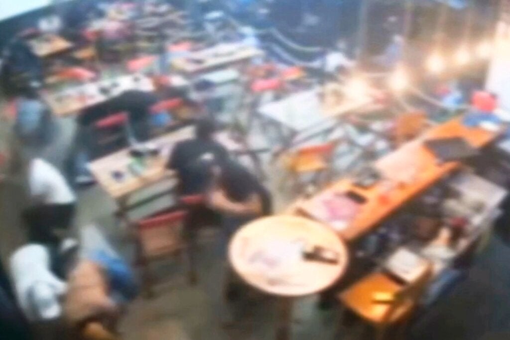 Frame de ataque a estabelecimento em Campo Mourão.