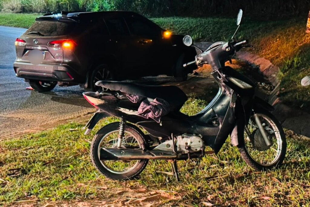 Motociclista fica ferido em colisão entre carro e moto na PR-323, em Umuarama; vídeo