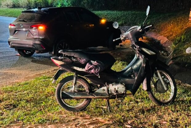 Motociclista fica ferido em colisão entre carro e moto na PR-323, em Umuarama; vídeo