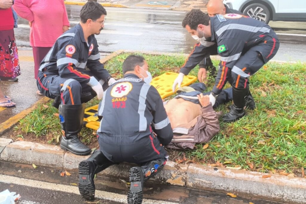 Idoso perde a consciência após atropelamento em Umuarama; vídeo