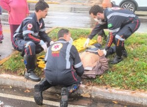 Idoso perde a consciência após atropelamento em Umuarama; vídeo