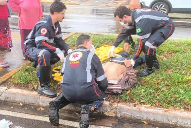 Idoso perde a consciência após atropelamento em Umuarama; vídeo