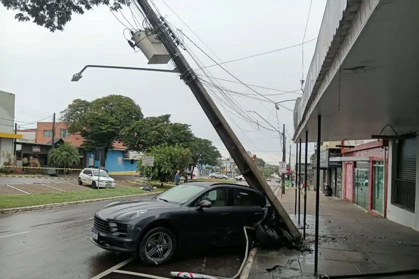 Acidente deixa 2,3 mil unidades sem energia em Umuarama; serviço deve voltar em até seis horas