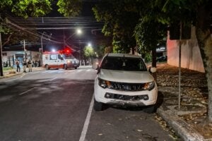 Caminhonete próxima a acidente em Umuarama.