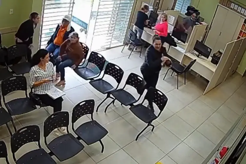 Guarda Civil salva bebê de 45 dias engasgada em frente a UBS no Paraná; vídeo