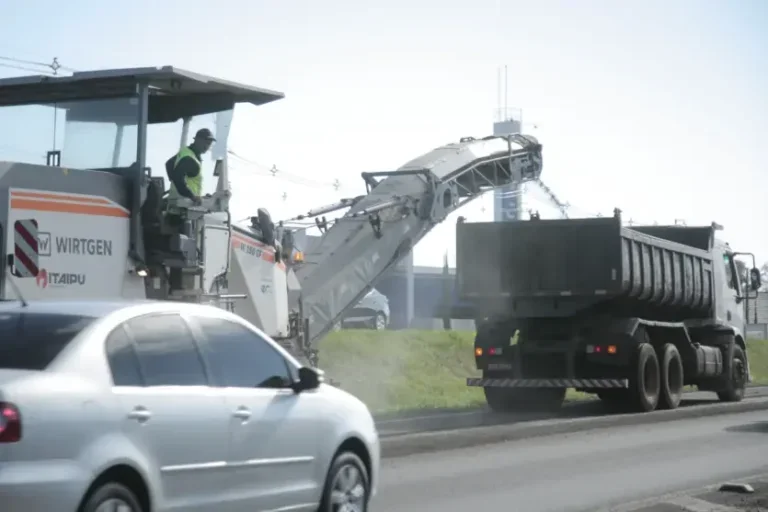 Atenção, motoristas: PR-323 e BR-272 terão obras e trânsito lento nesta terça; confira