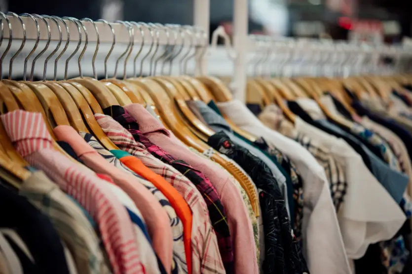 Bazar em Umuarama terá peças com preço máximo de R$ 10 neste fim de semana
