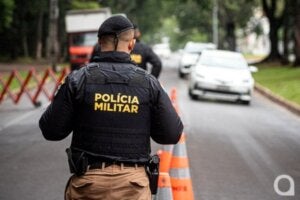 Policial militar durante ação em Umuarama.