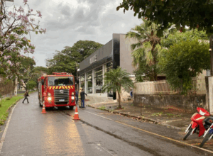 Bombeiros evitam incêndio em residência de idosa na avenida Rotary em Umuarama