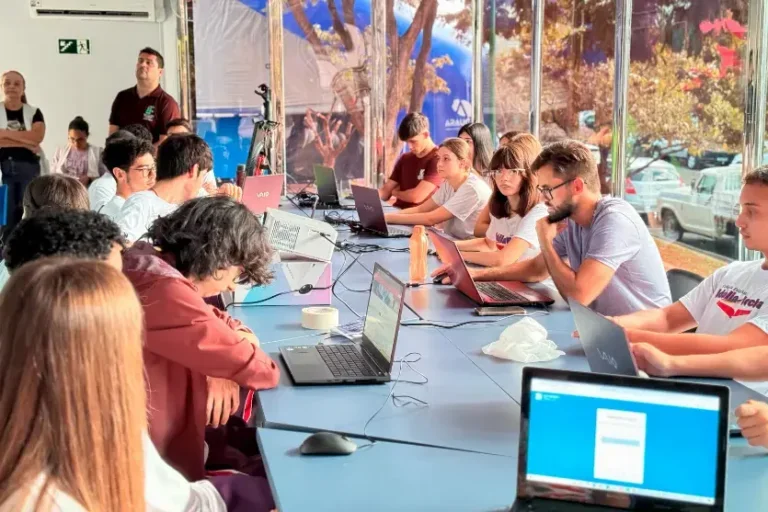 Carreta da Inovação chega a Cruzeiro do Oeste e Jardim Olinda com oficinas gratuitas