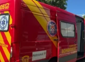 Ciclista fica ferido após colisão com carro em rotatória no Jardim Tropical, em Umuarama