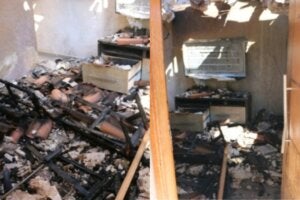 Residência incendiada onde cachorro morreu, em Umuarama.
