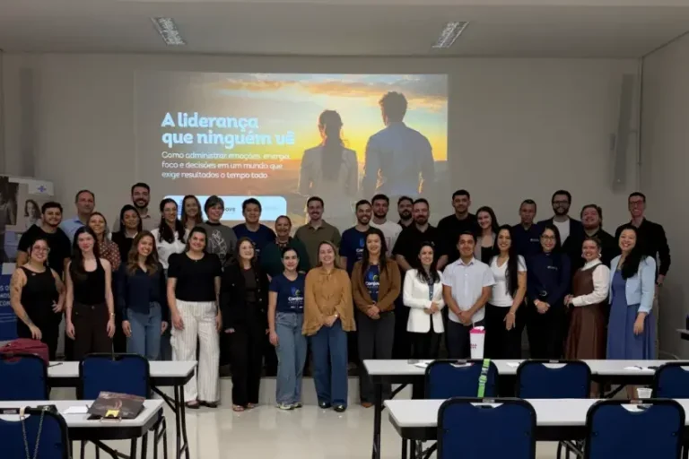 Conjove arrecada meias para a campanha do agasalho do Sesc