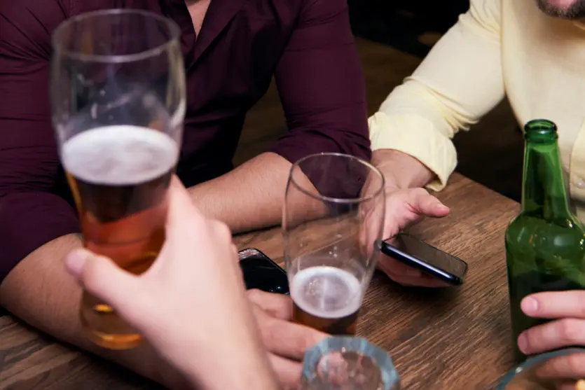 Discussão por mesa reservada termina em agressão dentro de bar em Umuarama
