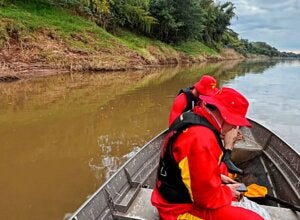 Equipes encerram 2º dia de buscas sem localizar jovem que se afogou no Rio Ivaí
