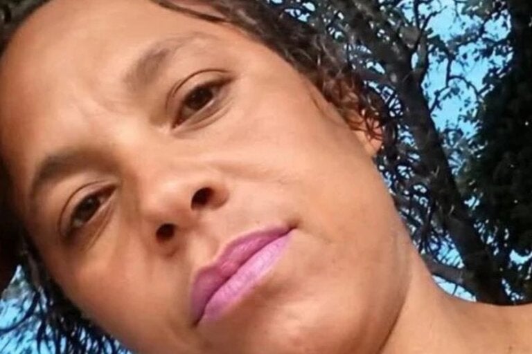 Mulher é morta a facadas pelo companheiro no Paraná; crime foi registrado por câmera