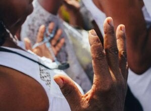 ‘Benzedora’ promete que R$ 300 apareceriam embaixo do colchão e engana idosa em Ivaté