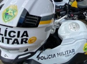 Colisão lateral entre carro e motocicleta mobiliza Polícia Militar no Centro de Umuarama