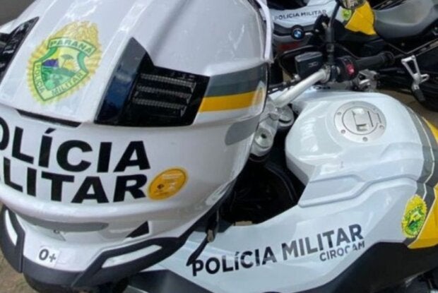 Colisão lateral entre carro e motocicleta mobiliza Polícia Militar no Centro de Umuarama
