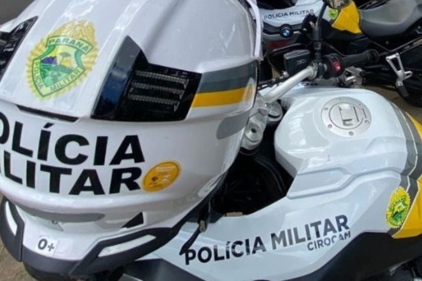 Colisão lateral entre carro e motocicleta mobiliza Polícia Militar no Centro de Umuarama