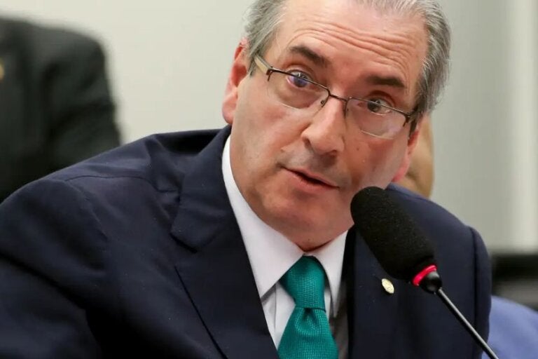 Dino manda bloquear R$ 6,1 milhões de Eduardo Cunha em operação da PF sobre emendas