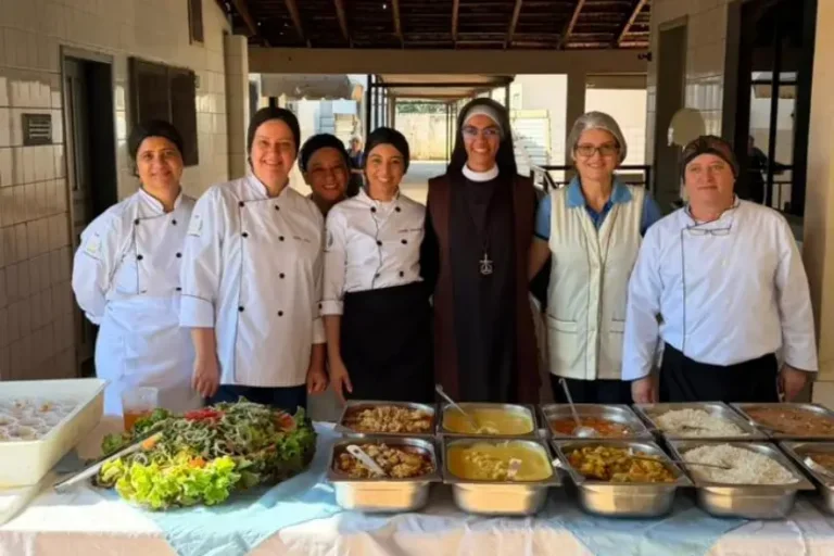 Alunos de Gastronomia da UEM escrevem livro com receitas de idosos do Lar Santa Faustina