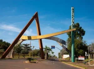 Portal de entrada do município de Perobal.
