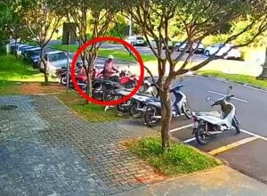Umuarama: Moto furtada de trabalhador é localizada; confira o vídeo do momento do crime