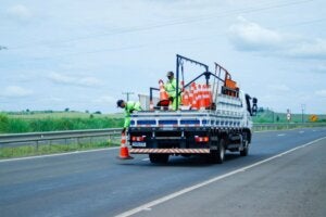 Caminhão durante obras de reparo da EPR.
