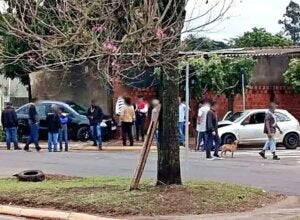 Iporã: Após colisão, condutor ameaça pedestre com faca, abandona carro e foge