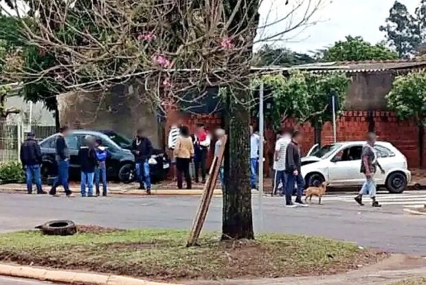 Iporã: Após colisão, condutor ameaça pedestre com faca, abandona carro e foge