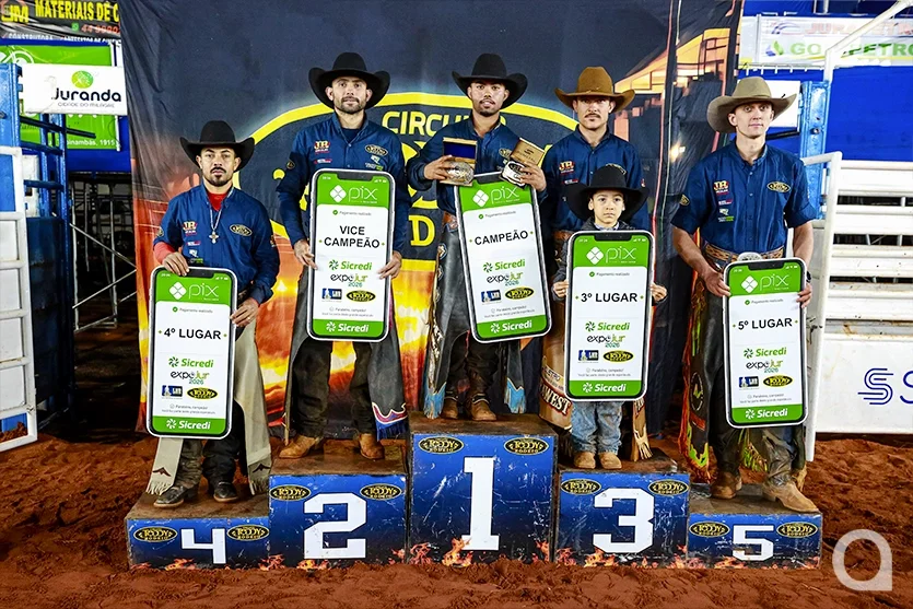 Umuaramense João Lucas Lemos leva o título do rodeio em touros na ExpoJur 2026