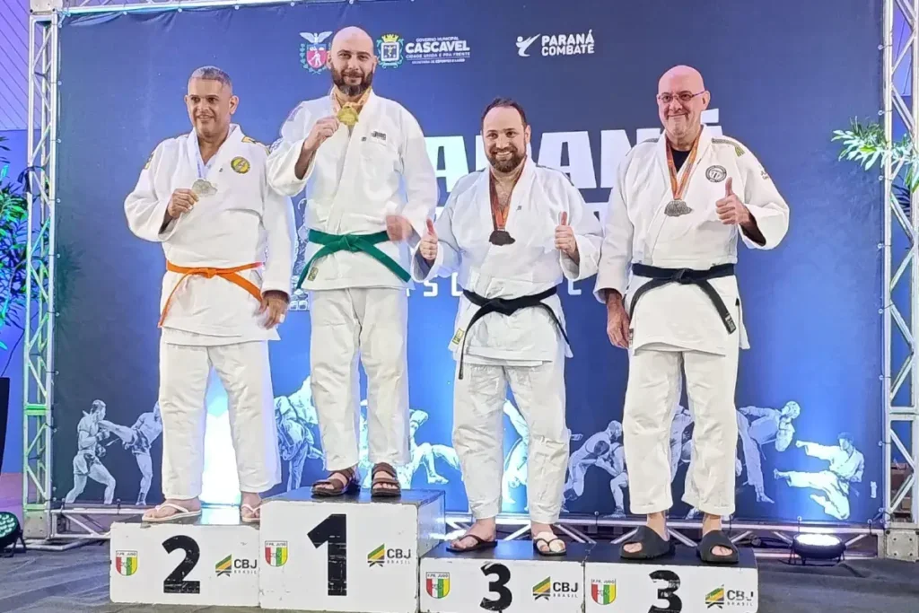 Judocas da Associação Juan Jimenez conquistam dois ouros e um bronze no Paraná Combate 2026
