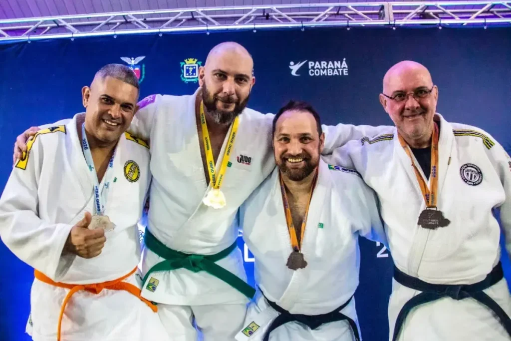 Judocas da Associação Juan Jimenez conquistam dois ouros e um bronze no Paraná Combate 2026