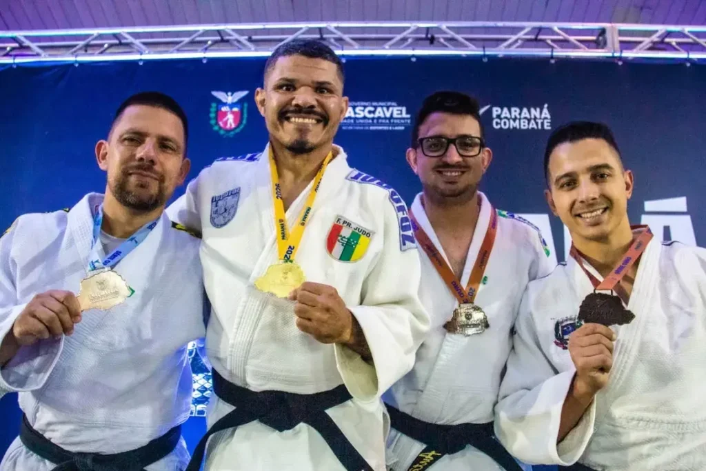 Judocas da Associação Juan Jimenez conquistam dois ouros e um bronze no Paraná Combate 2026