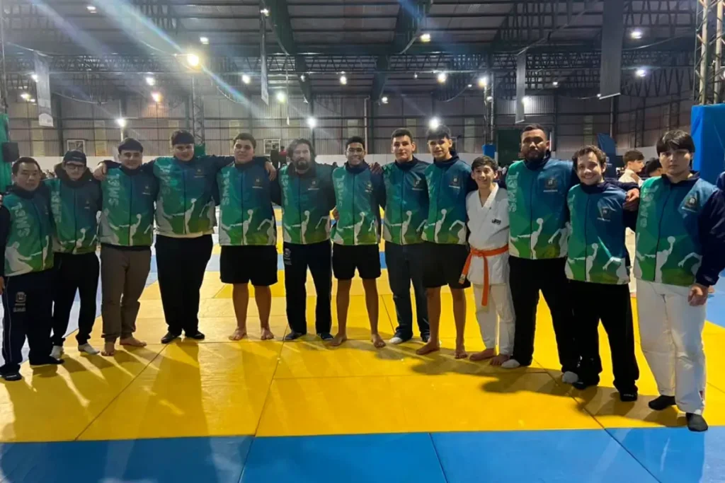 Judocas da Associação Juan Jimenez conquistam dois ouros e um bronze no Paraná Combate 2026