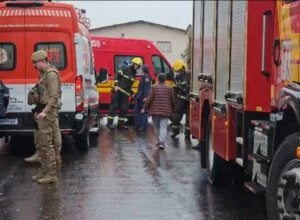 Equipes de socorro durante atendimento a explosão em Chapecó.