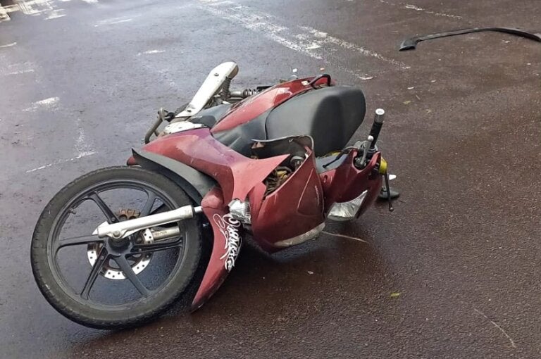 Motociclista fica ferido após colisão entre Biz e SVU na Zona I de Umuarama