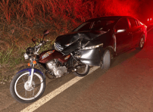 Motorista é preso por embriaguez após colisão traseira com motocicleta na PR-490