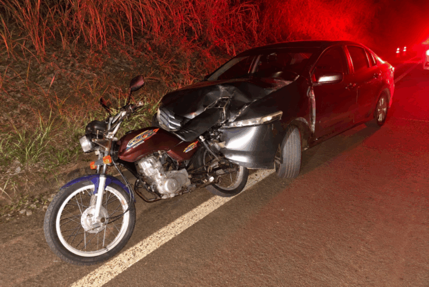 Motorista é preso por embriaguez após colisão traseira com motocicleta na PR-490