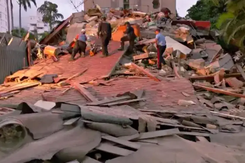 Cenário de destruição após terremoto na Venezuela.